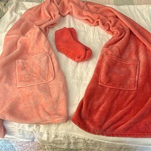 Warming Scarf with slipper skid, proof socks.